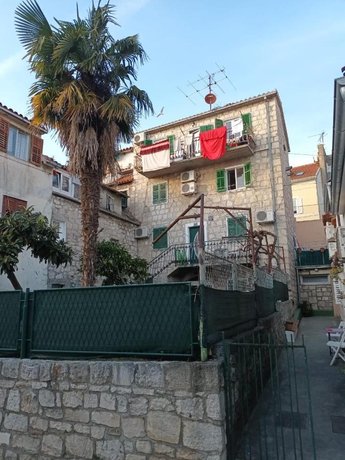 Old Stone House In Historical Area Split Exterior foto