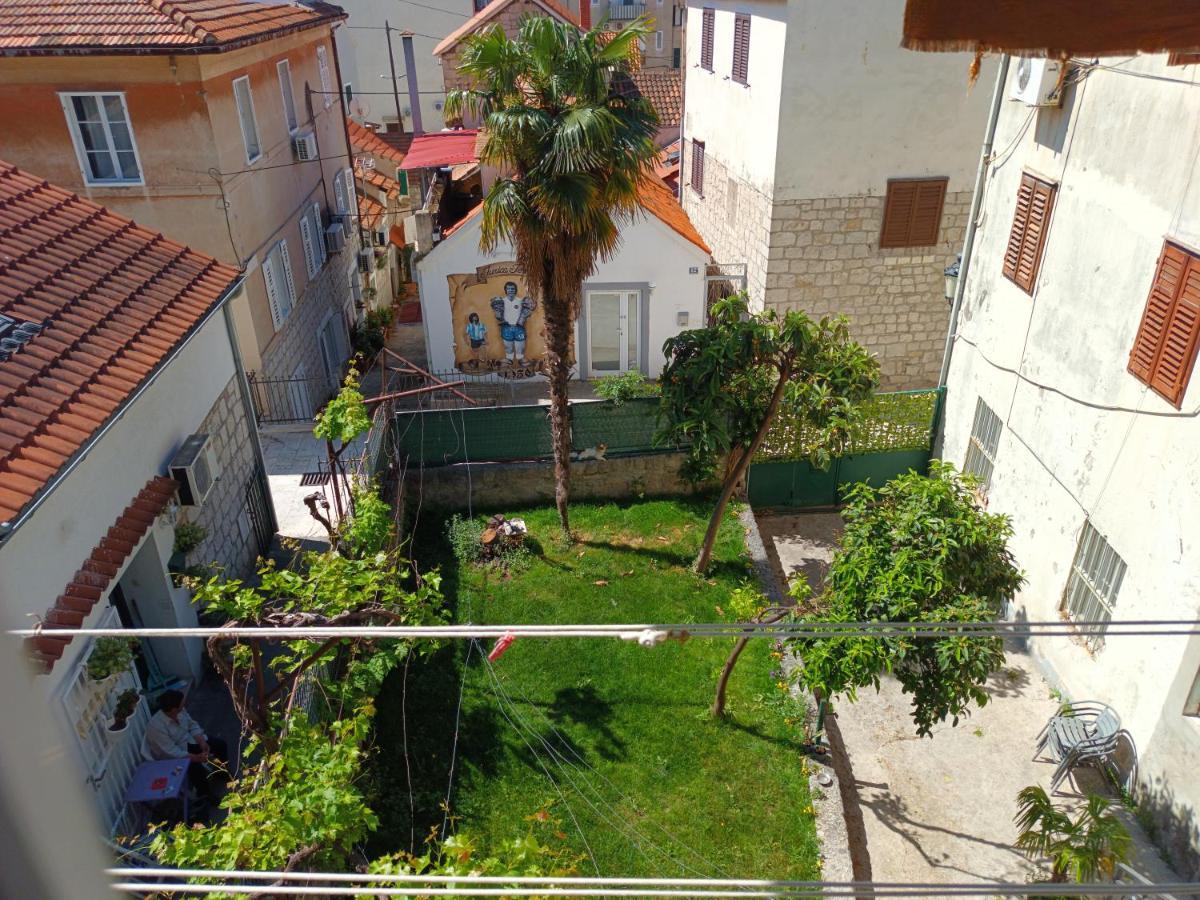 Old Stone House In Historical Area Split Exterior foto